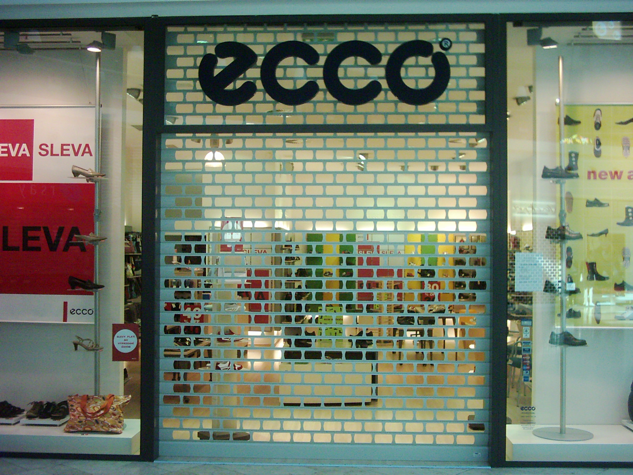 ALUPRA s.r.o. - rolety, vrata, mříže foto 2