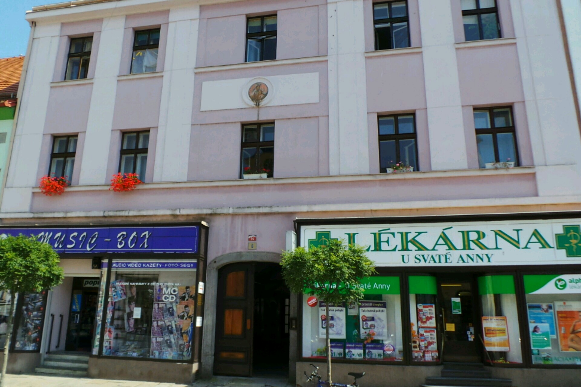 MUDr. Eduard Benc ml., CHINAMED s.r.o.