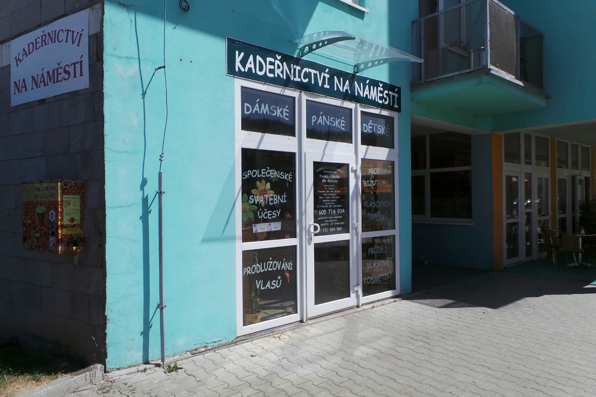 Kadeřnictví u školy