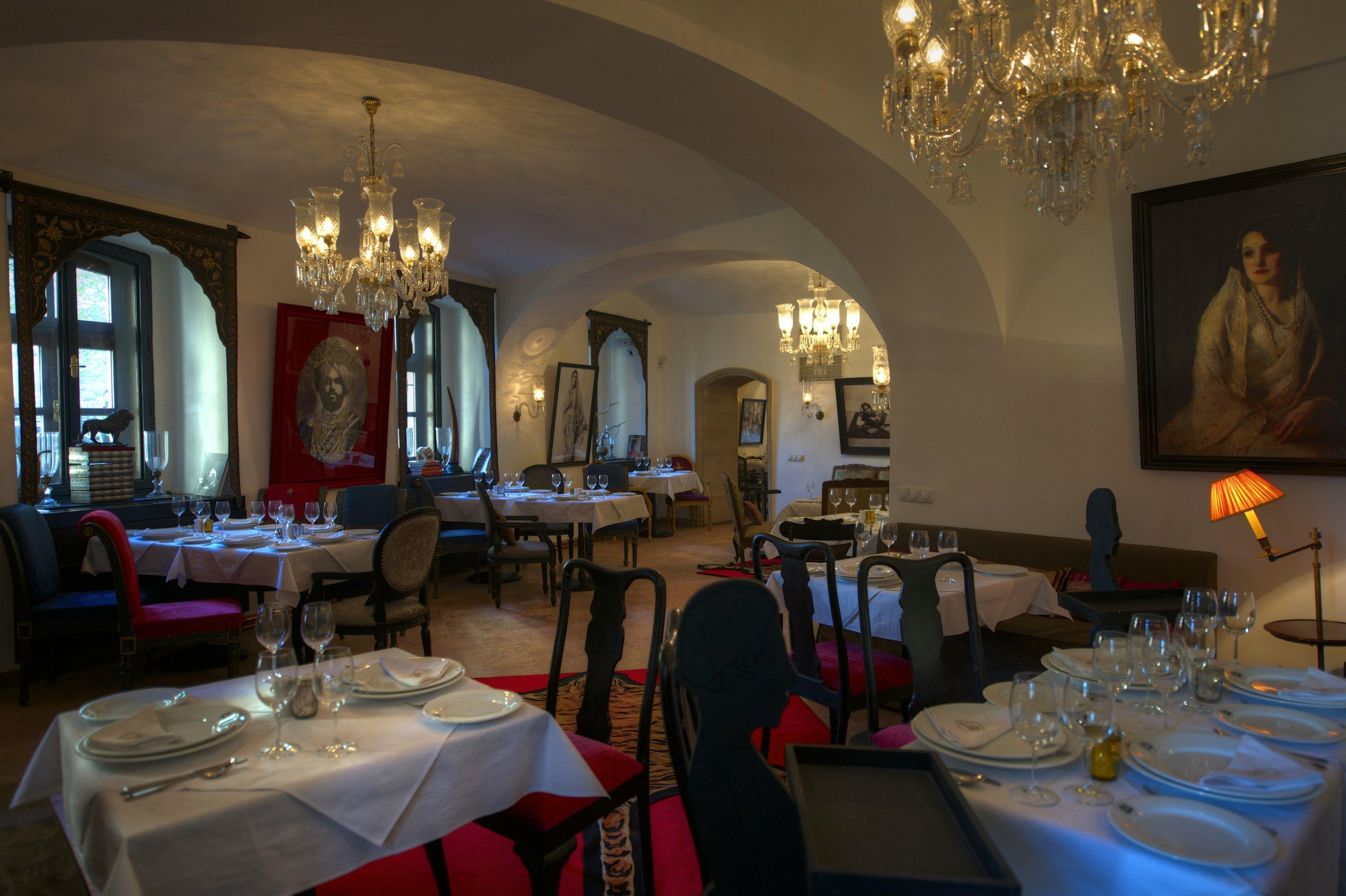 K The Two Brothers Restaurant