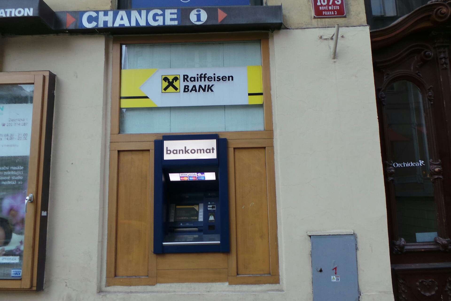 Raiffeisenbank - bankomat foto 2