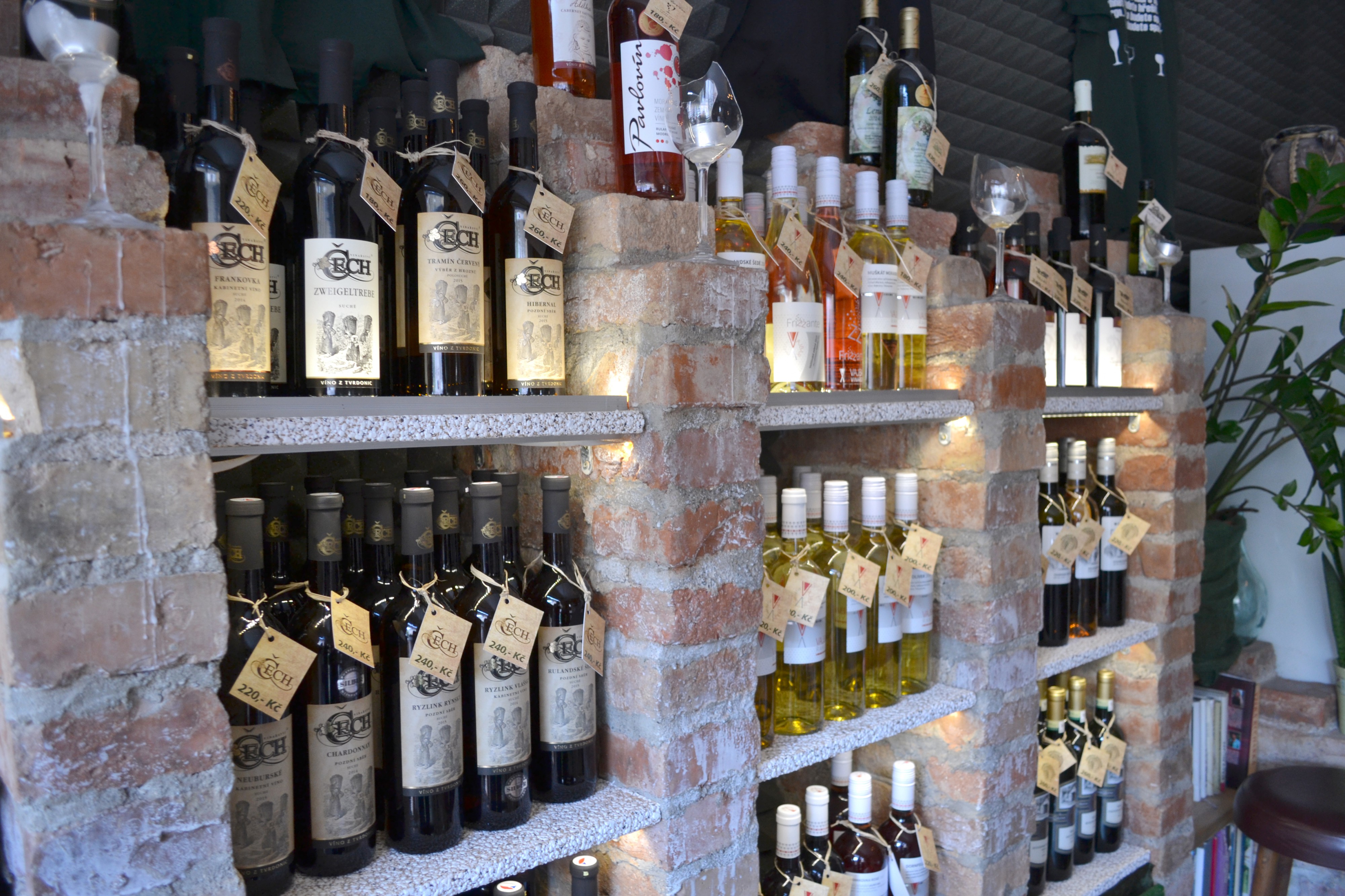 Vinárna - sýrárna U Zeleného mnicha foto 2