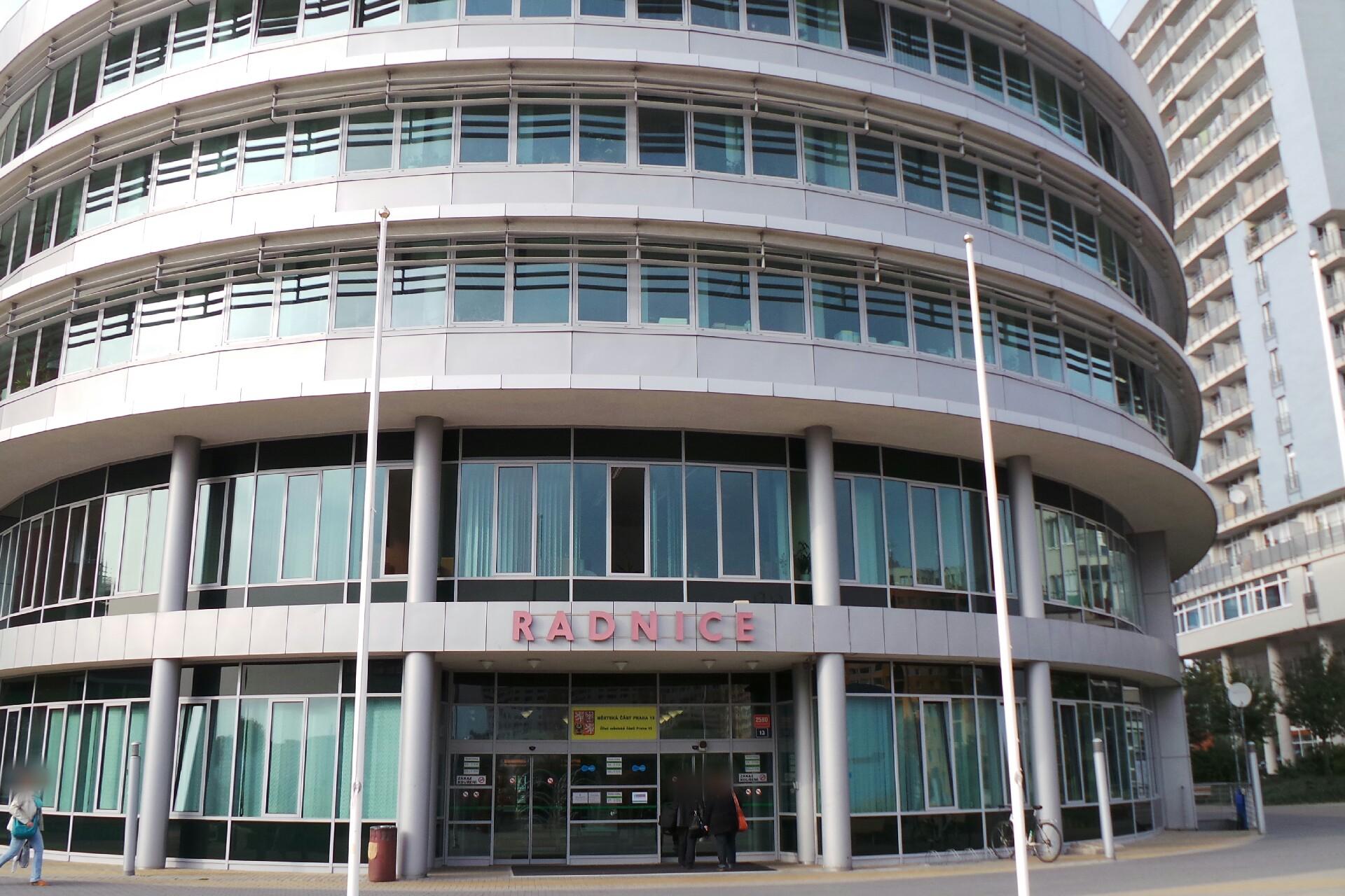 ÚMČ Praha 13 - Odbor majetkový, bytový a investiční