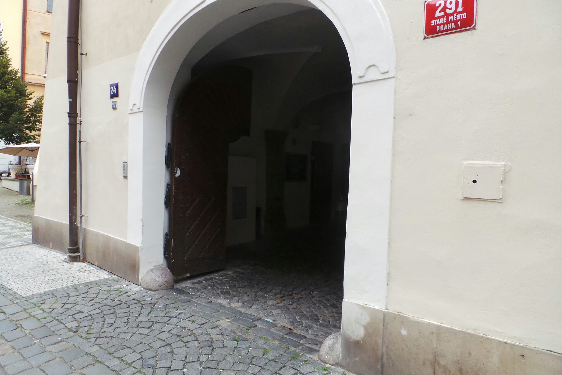 INTERCENT, komanditní společnost