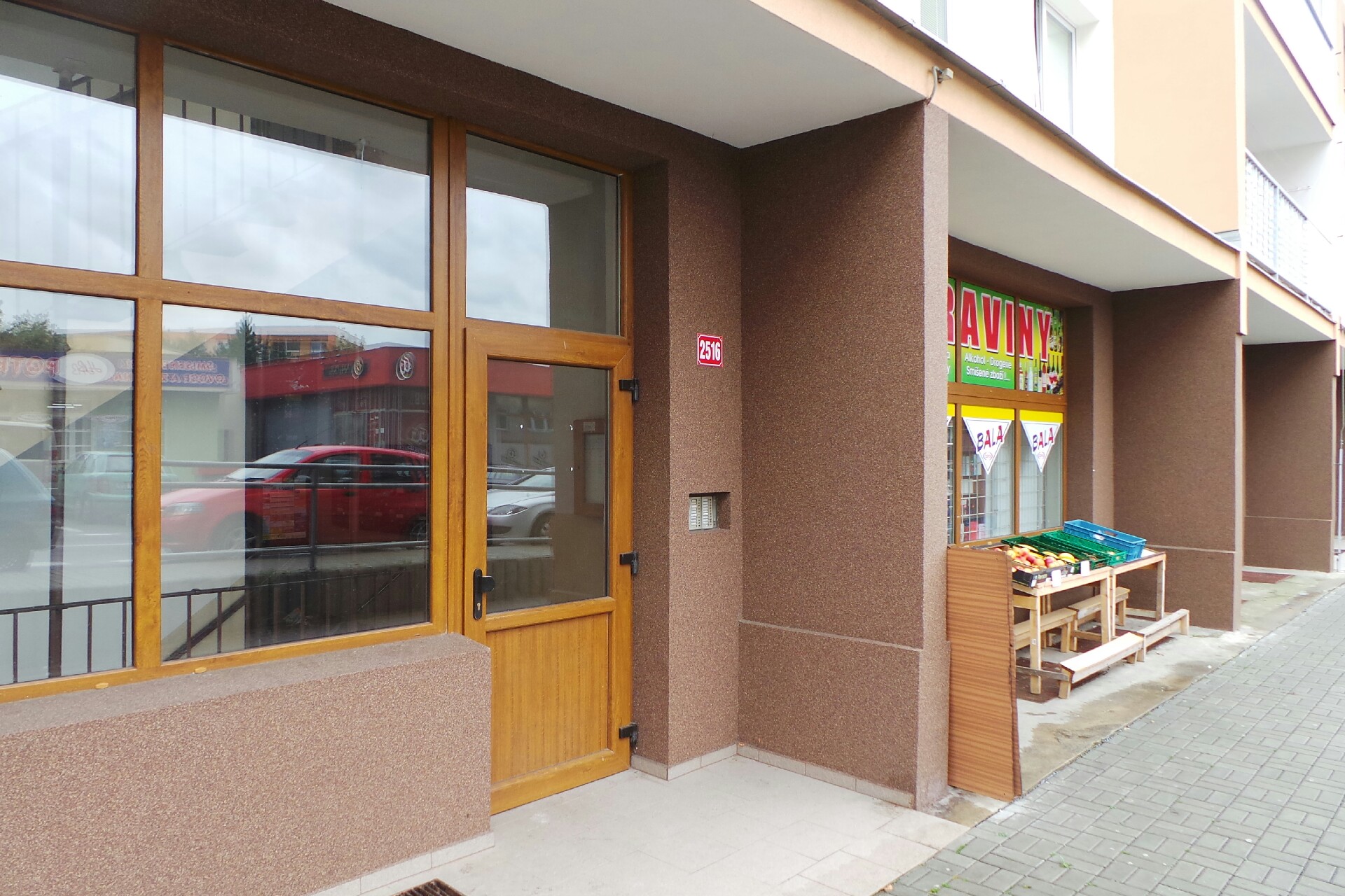 Potraviny Husova 2516