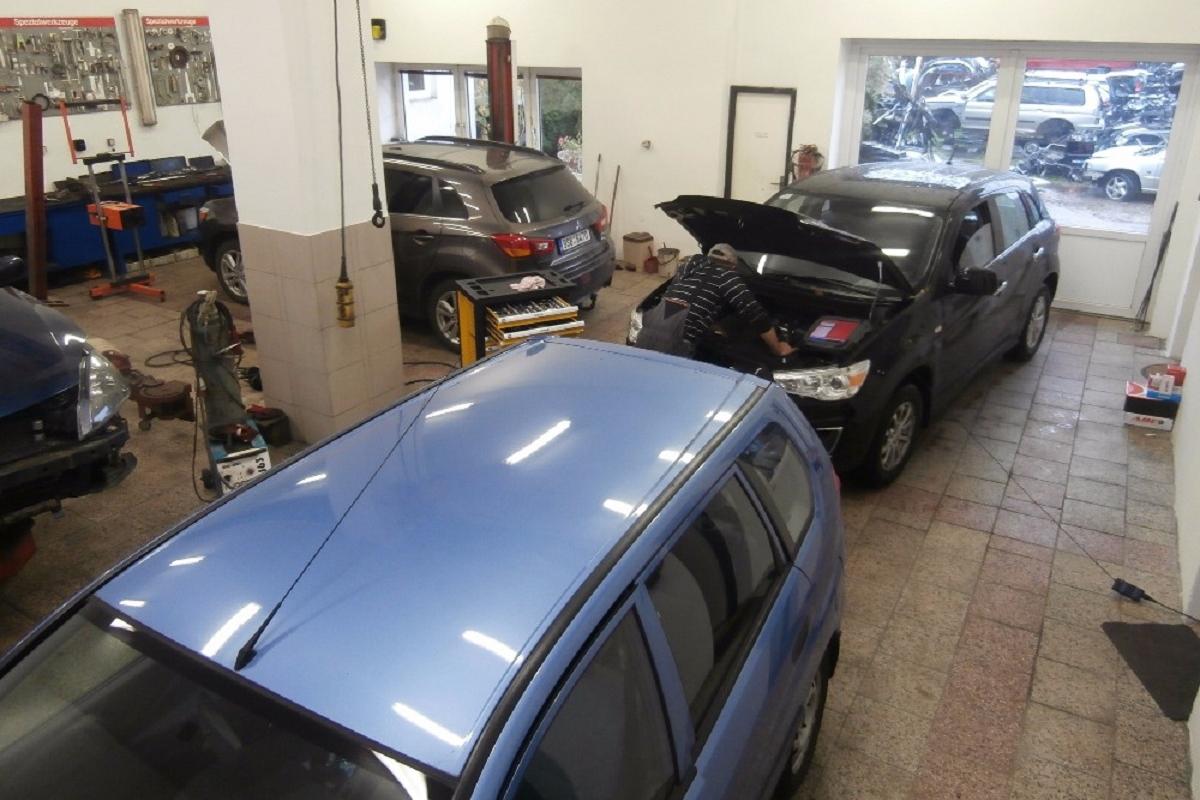Autovrakoviště Mitsubishi – Anna Deršáková