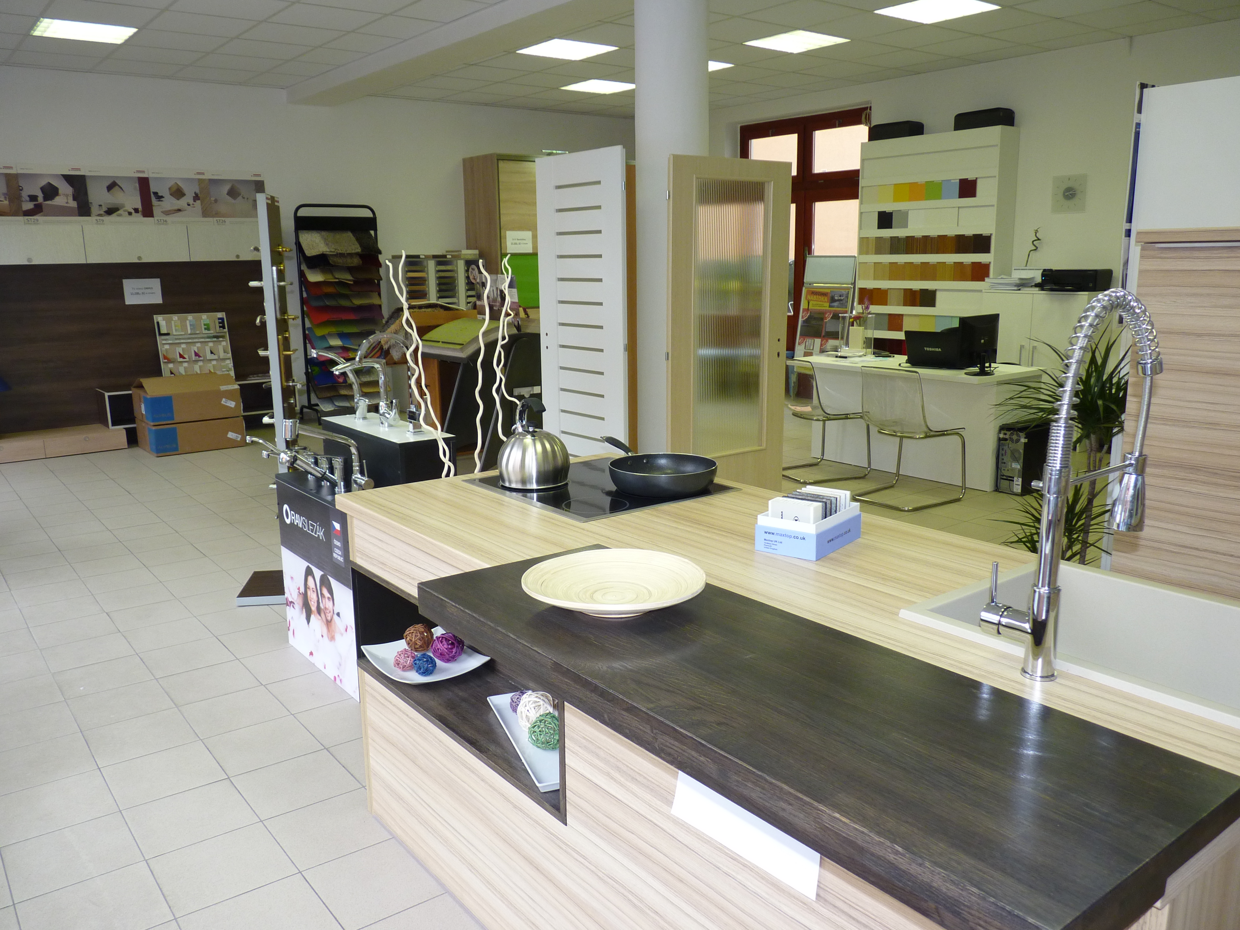 Chudoba - kuchyně, skříně, podlahy foto 4