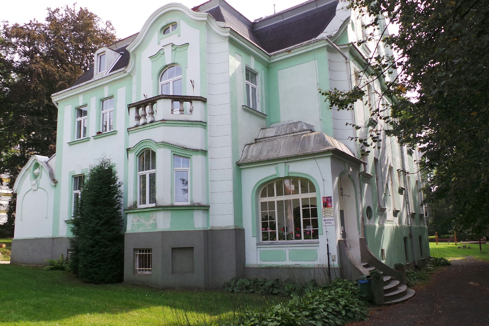 ZŠ, ZUŠ a MŠ Frýdlant - Bělíkova