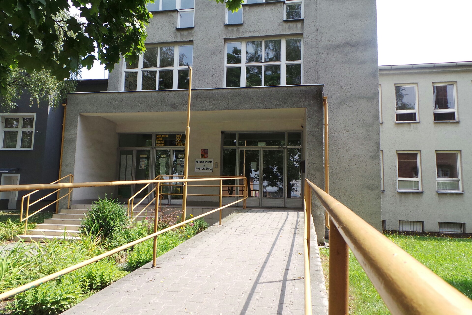 OU a PrŠ Hlučín - malířské a natěračské práce