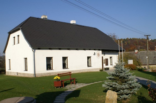 Studnice - obecní úřad foto 2