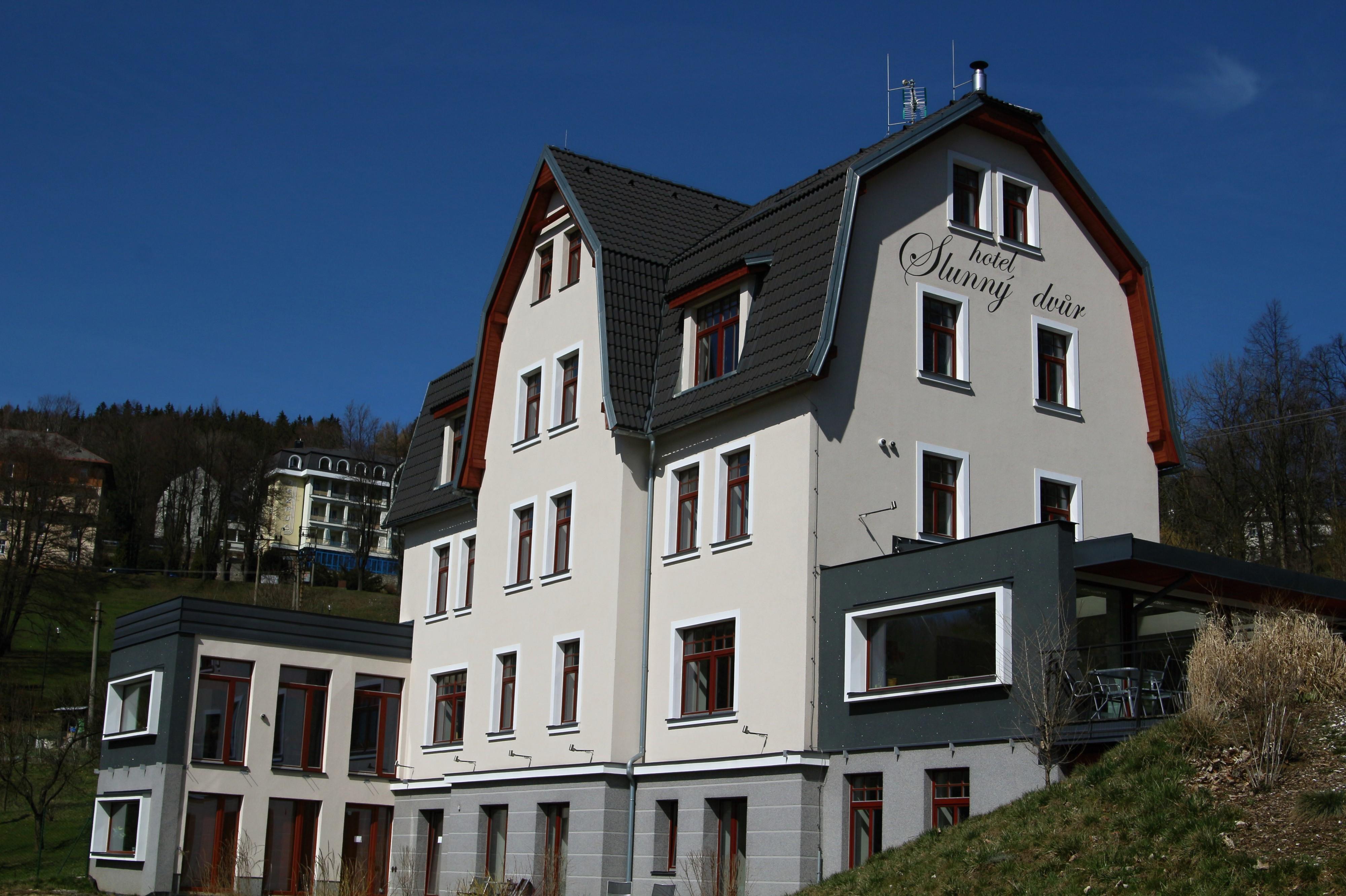 Hotel Slunný dvůr