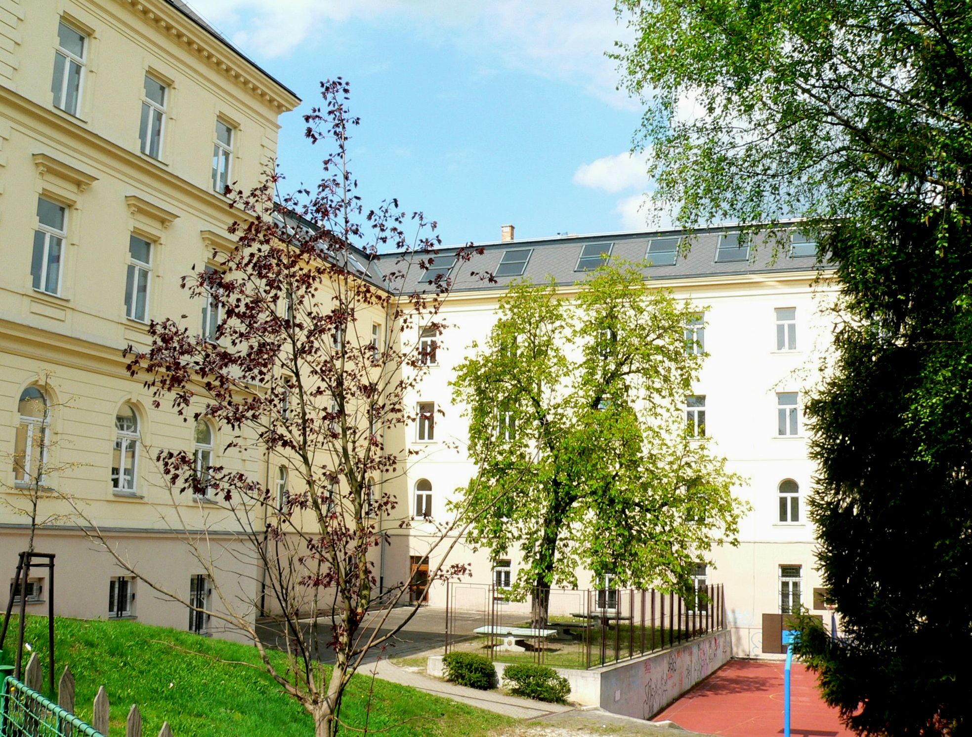 ZŠ Nový Bor, náměstí Míru foto 3