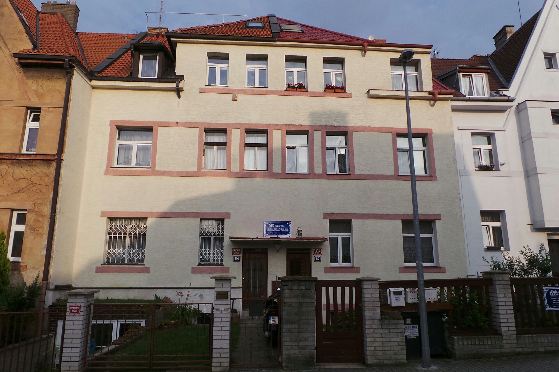 HANSPAULSKÉ STAVITELSTVÍ - reality