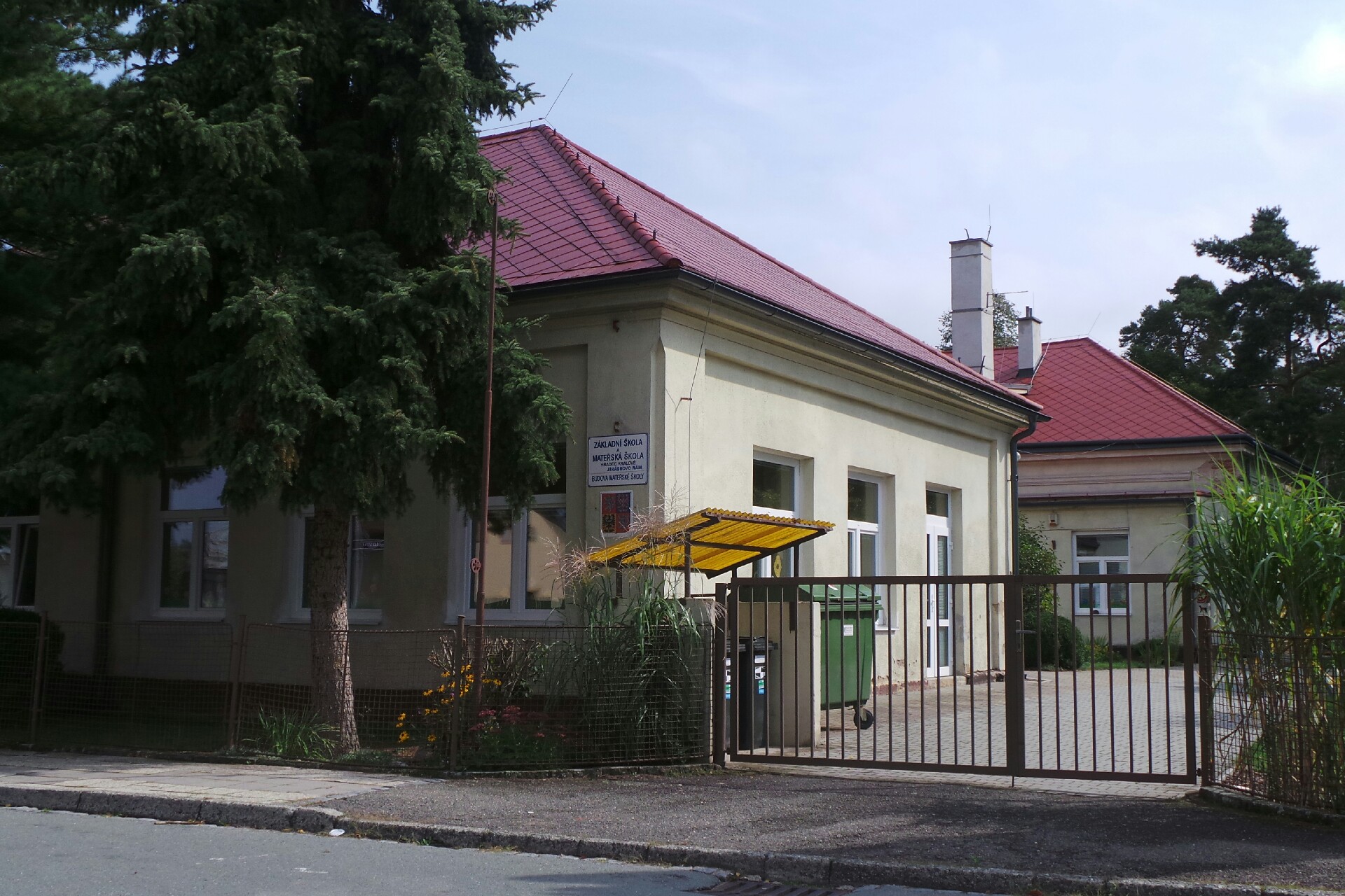 ZŠ a MŠ Hradec Králové, Poštovní 38