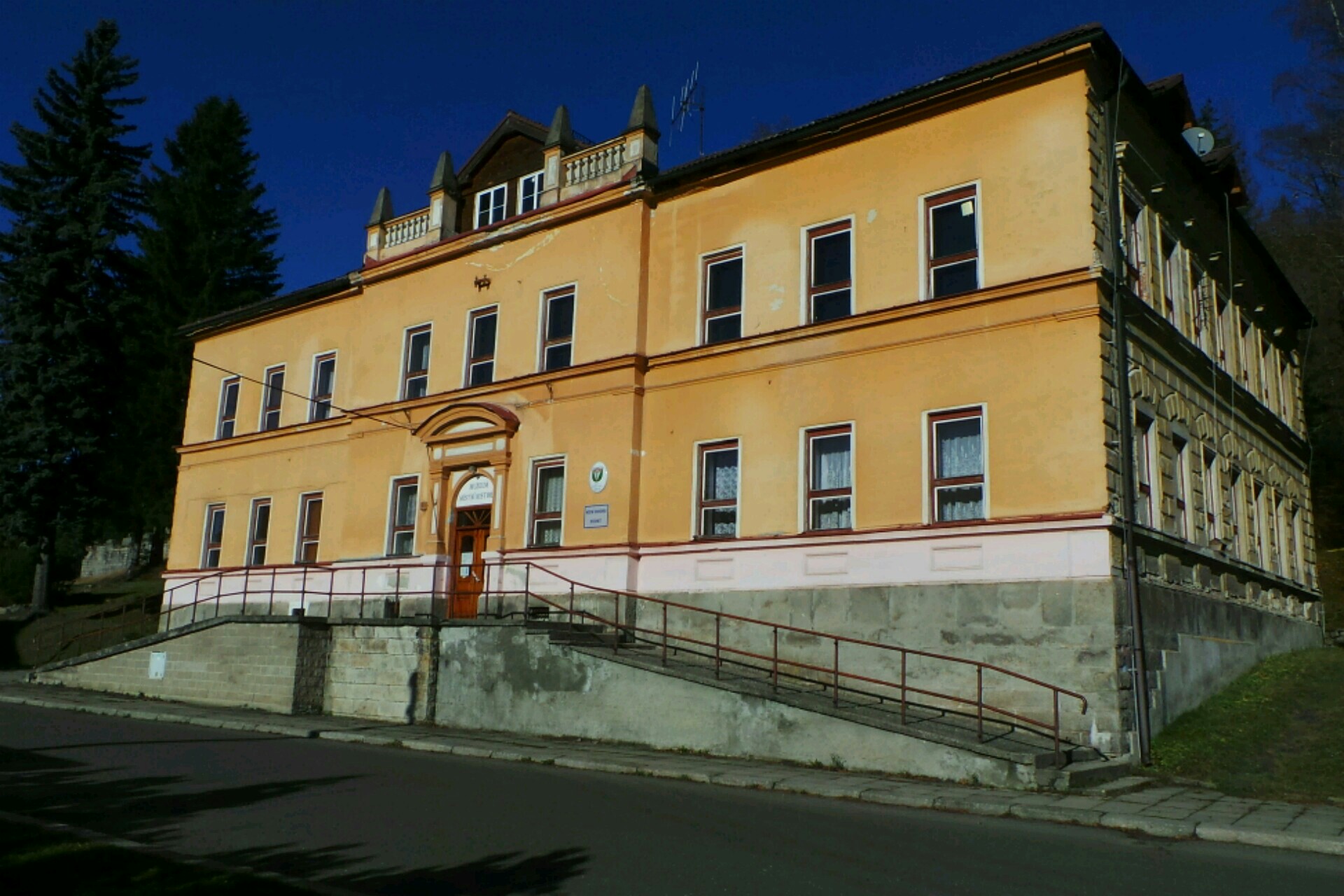 Obecní knihovna Josefův Důl