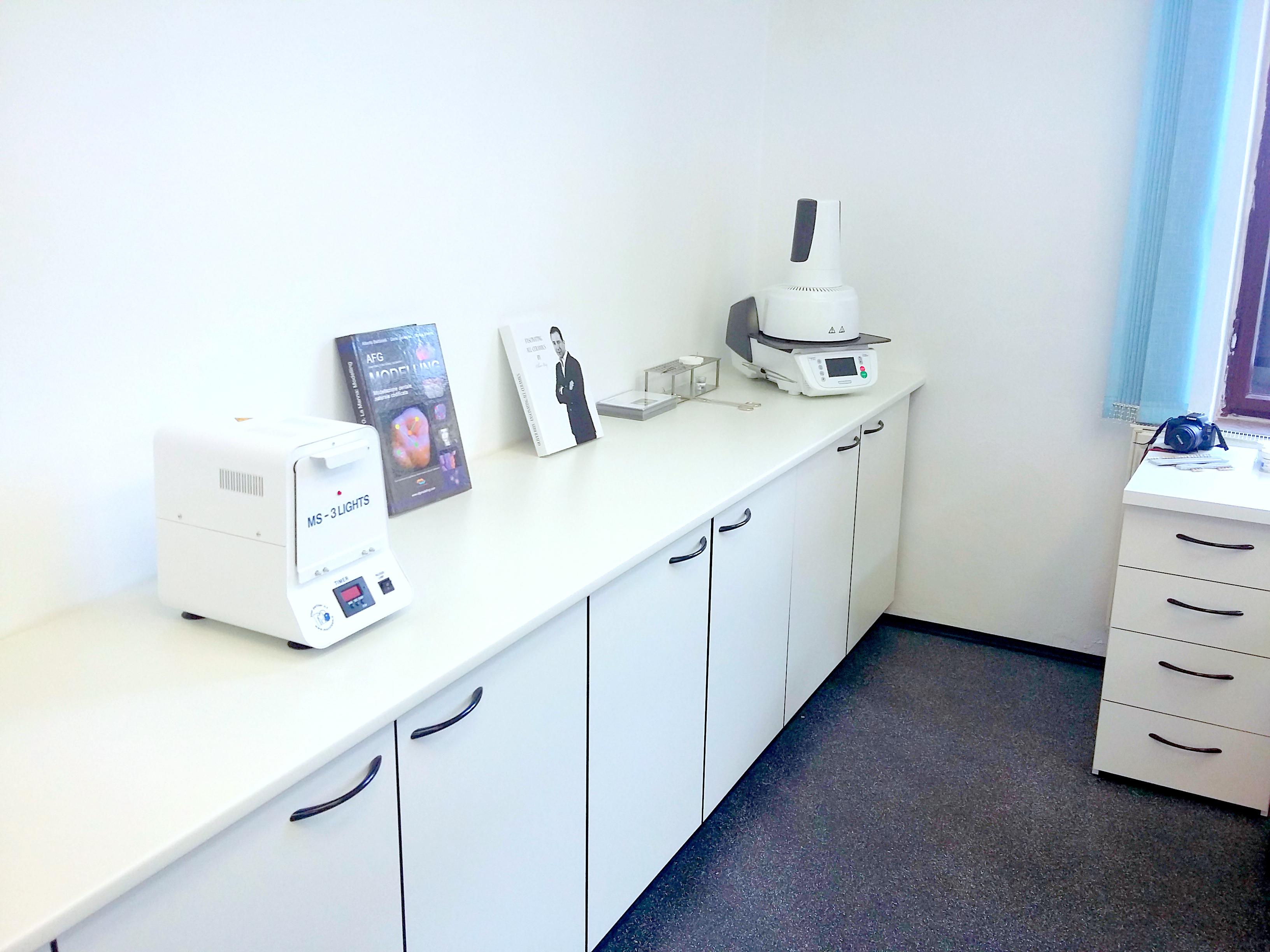 Karel Vyhlídal - Stomatologická laboratoř foto 3