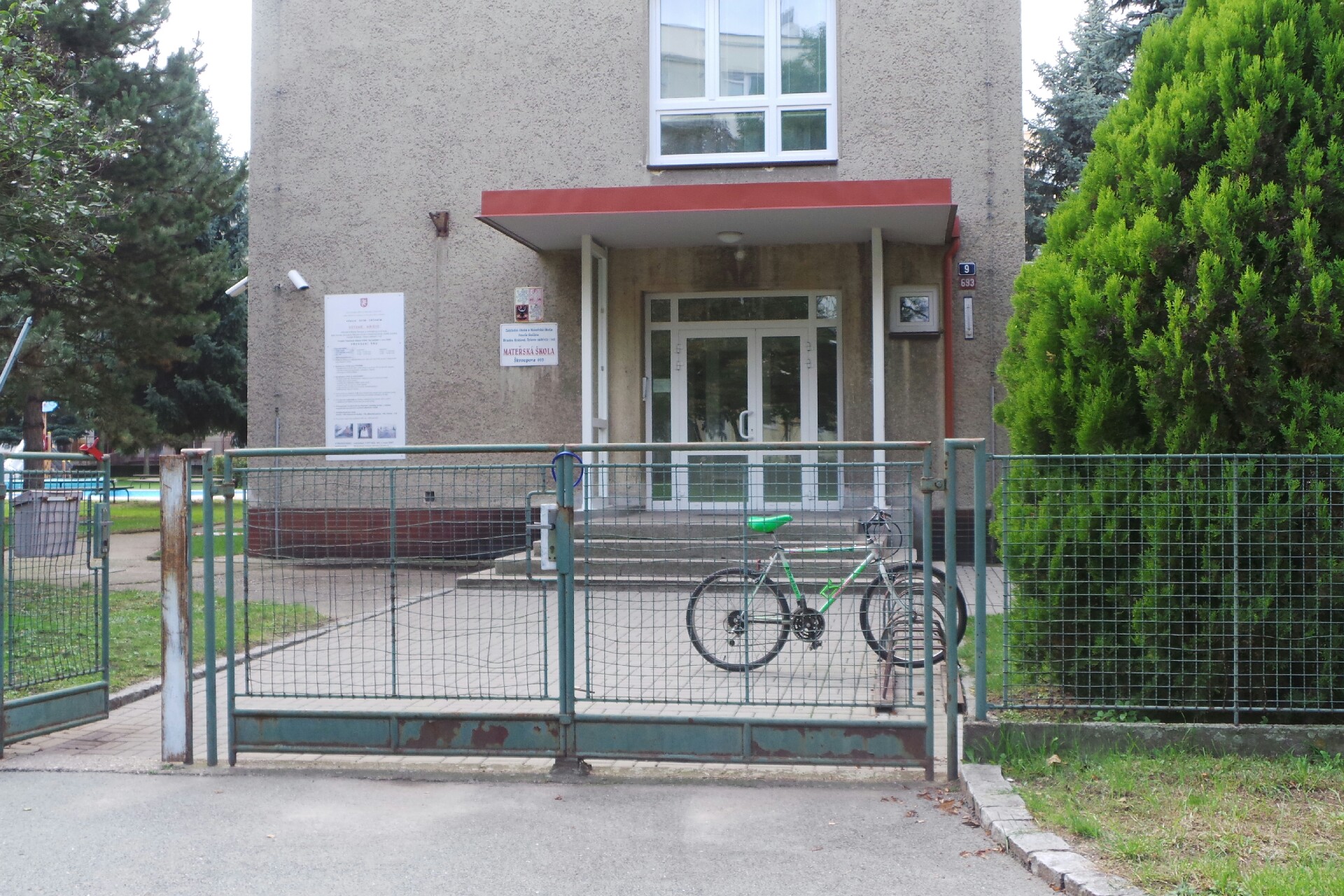 Základní škola a Mateřská škola Josefa Gočára, Hradec Králové, Tylovo nábřeží 1140