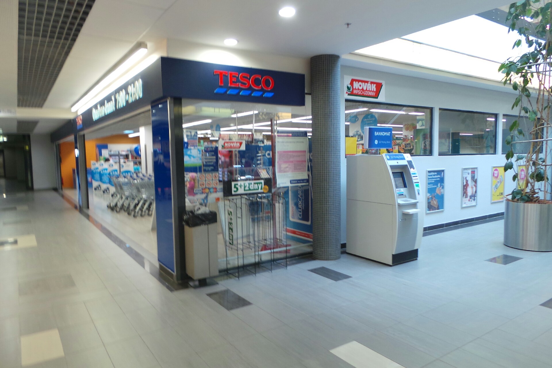 Tesco Supermarket foto 2