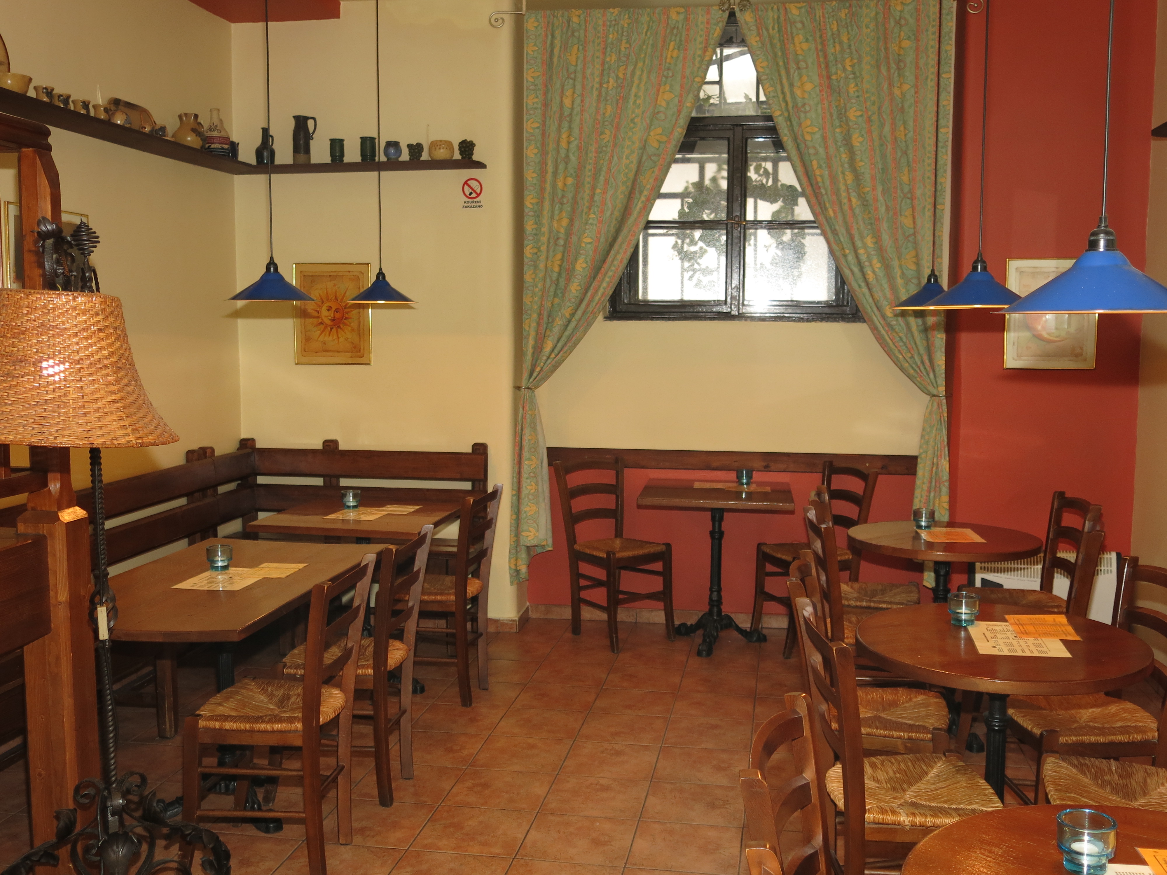 VINO VENUE - Vinný bar s vinotékou foto 3