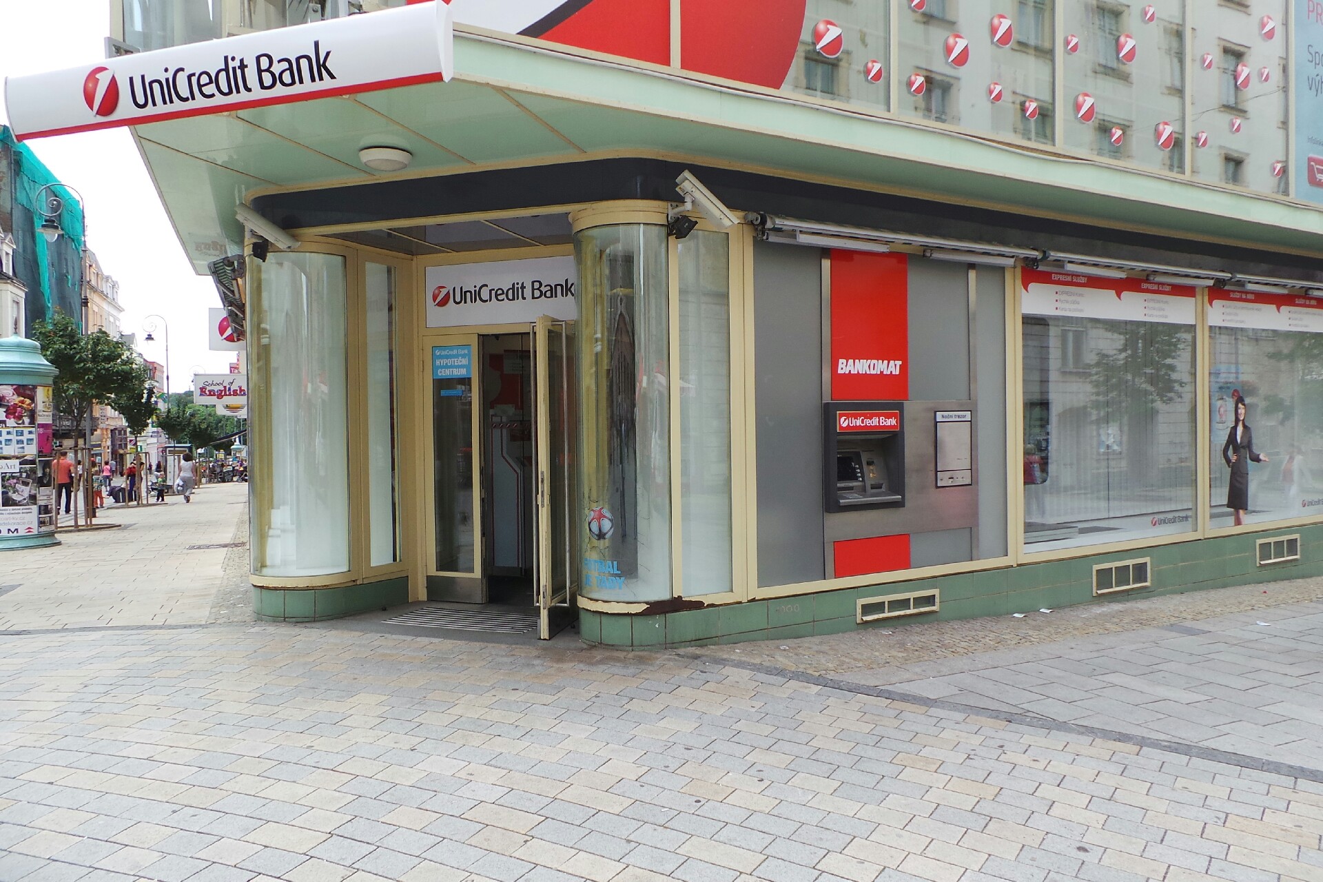 UniCredit Bank Czech Republic and Slovakia, a.s. foto 2