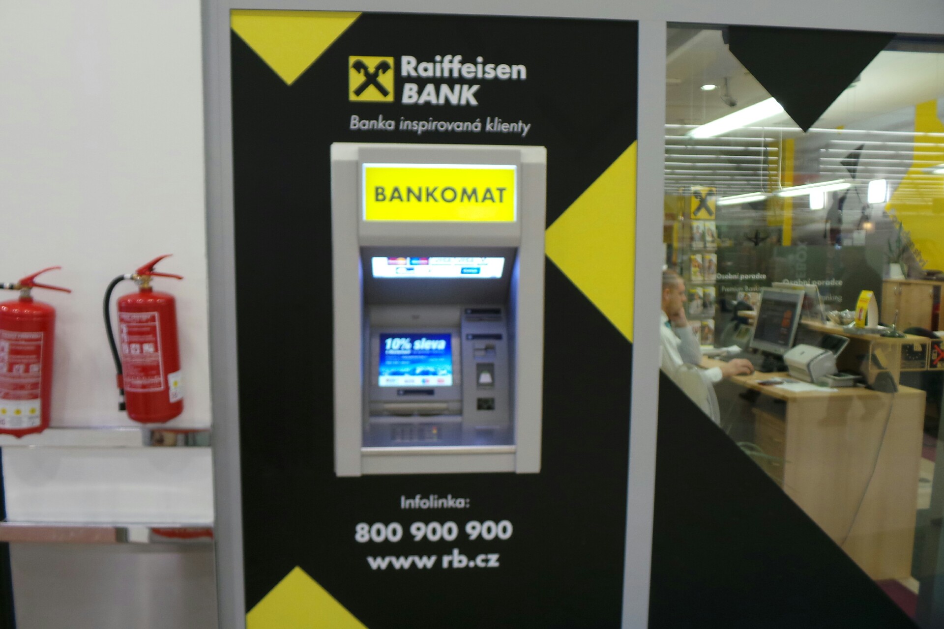 Raiffeisenbank - bankomat