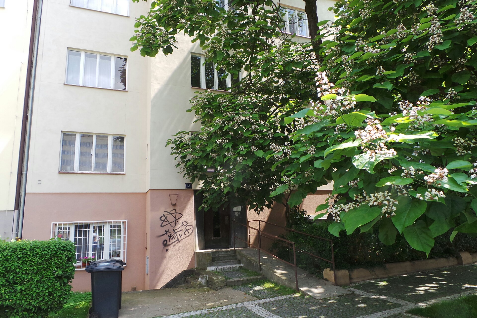 Dvanáct opic, s.r.o.