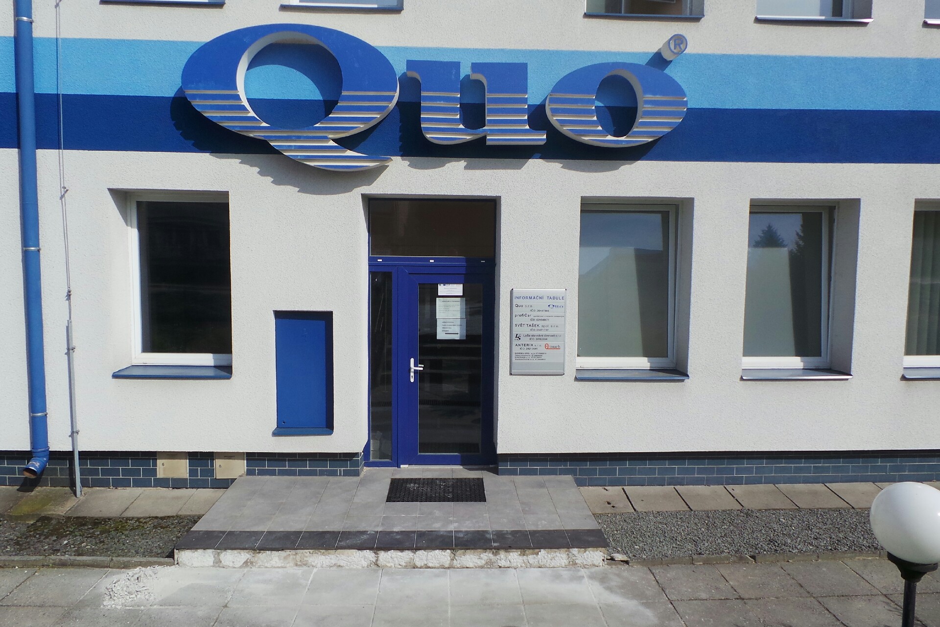 Quo - dopravní značení