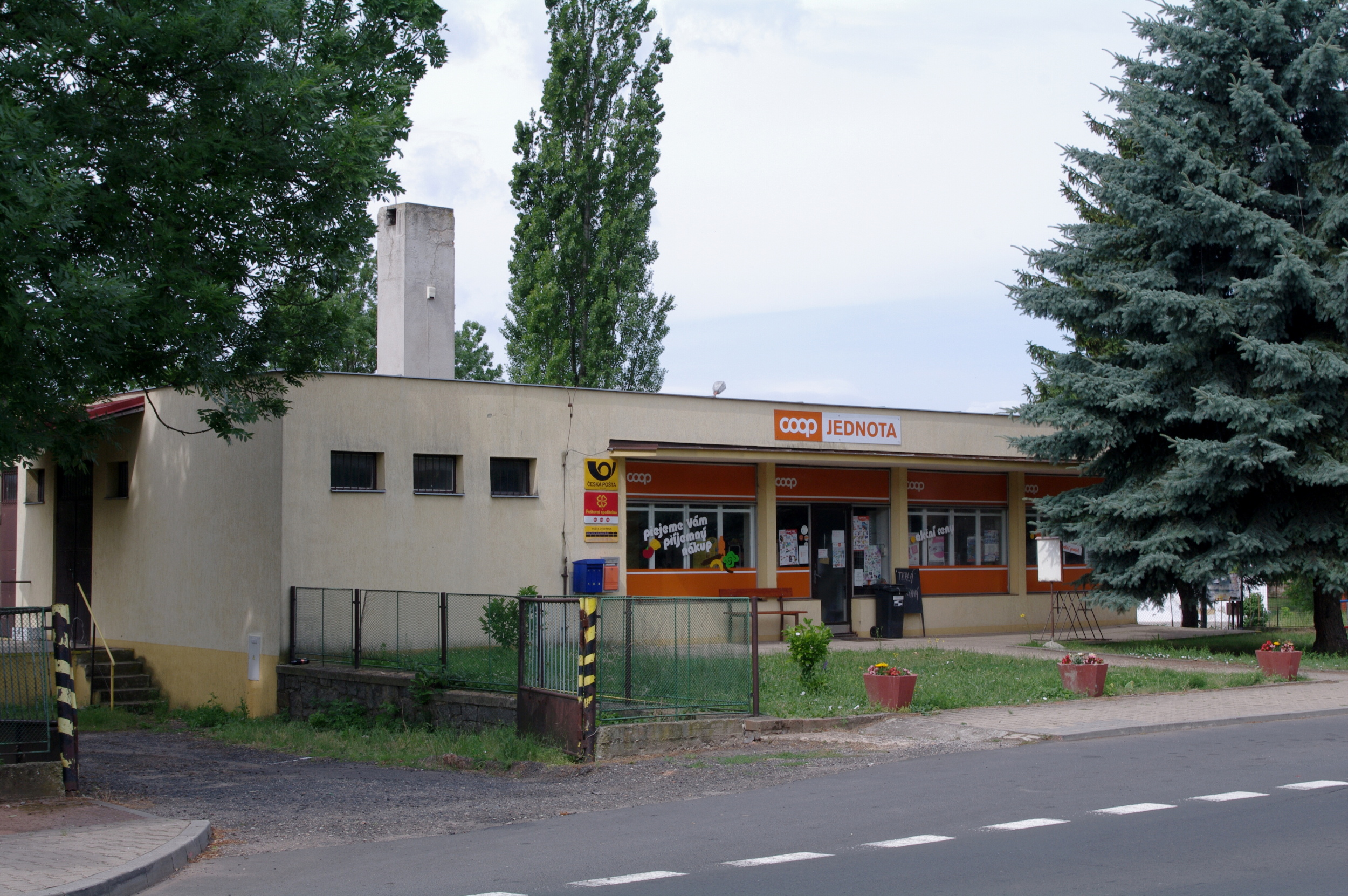 JEDNOTA, spotřební družstvo v Podbořanech - COOP foto 2