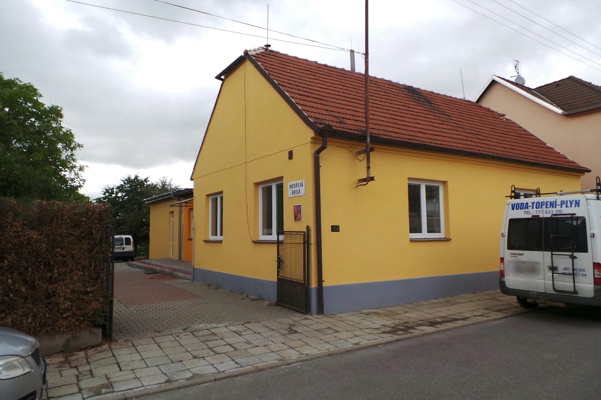 Základní škola a Mateřská škola Tábor, Čekanice, Zahradní foto 2