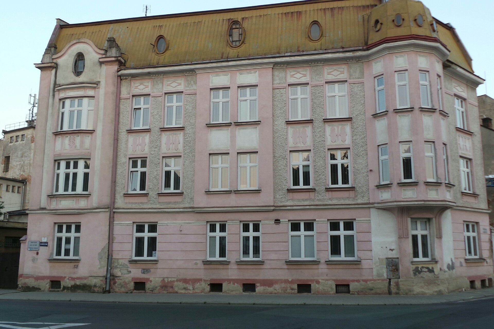 Střední pedagogická škola a Střední zdravotnická škola Krnov - domov mládeže