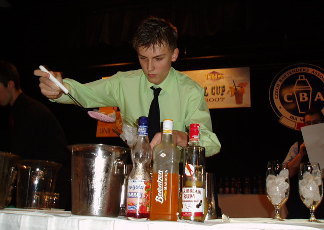 Hotelová škola Ostrava - školní jídelna foto 3