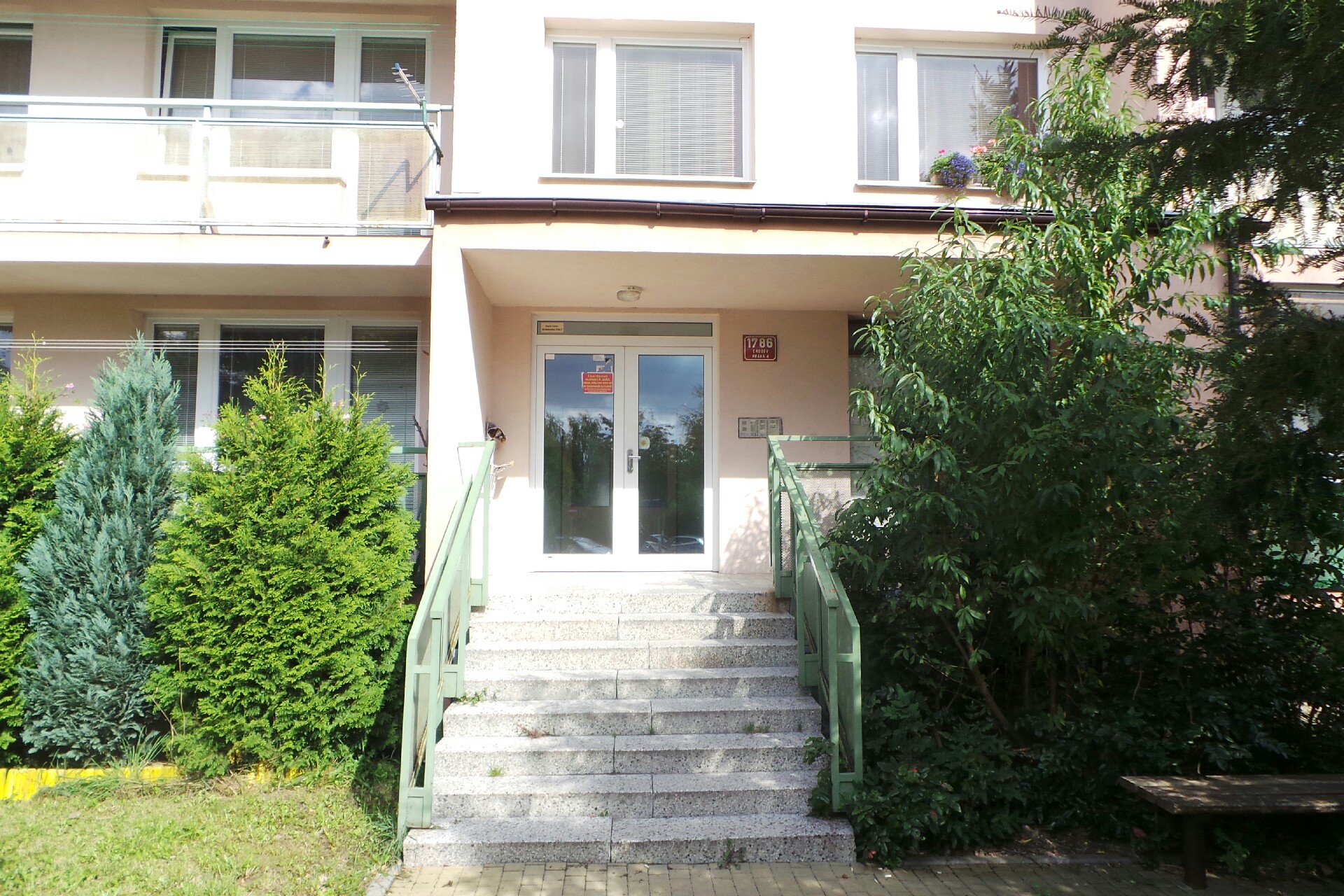 Bytové družstvo Malenická 1785-7