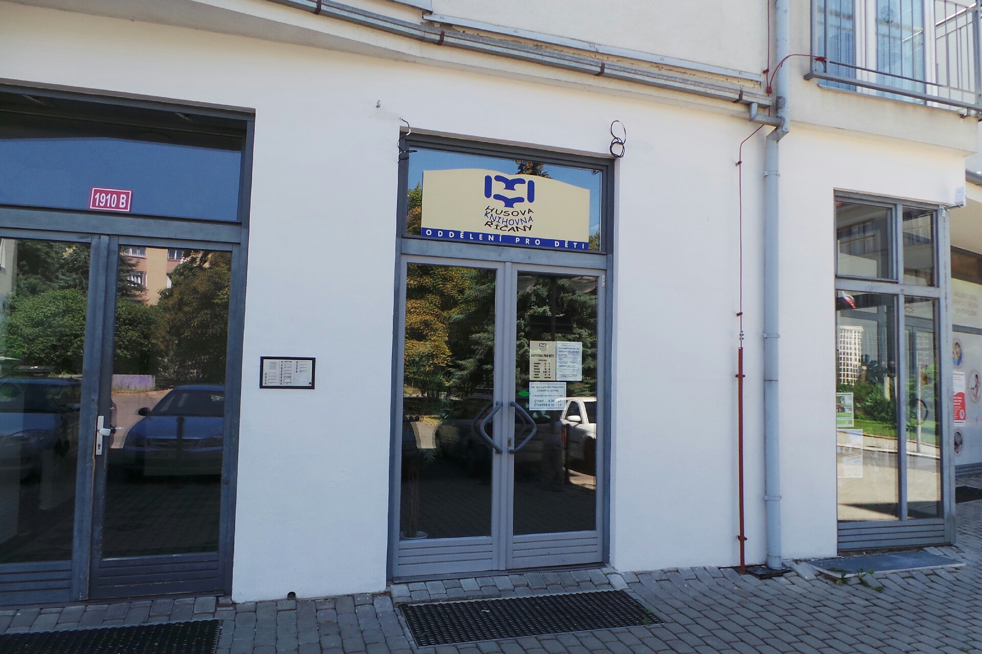 Husova knihovna v Říčanech