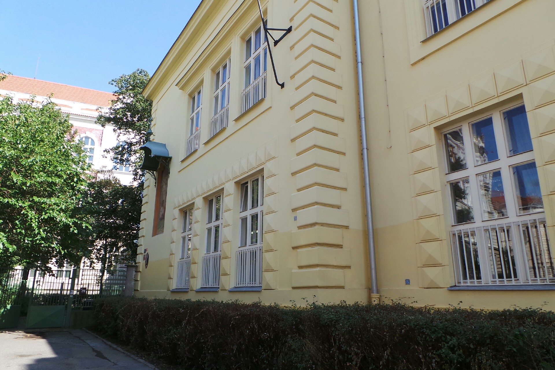 Fakultní ZŠ PedF UK a MŠ U Studánky, Praha