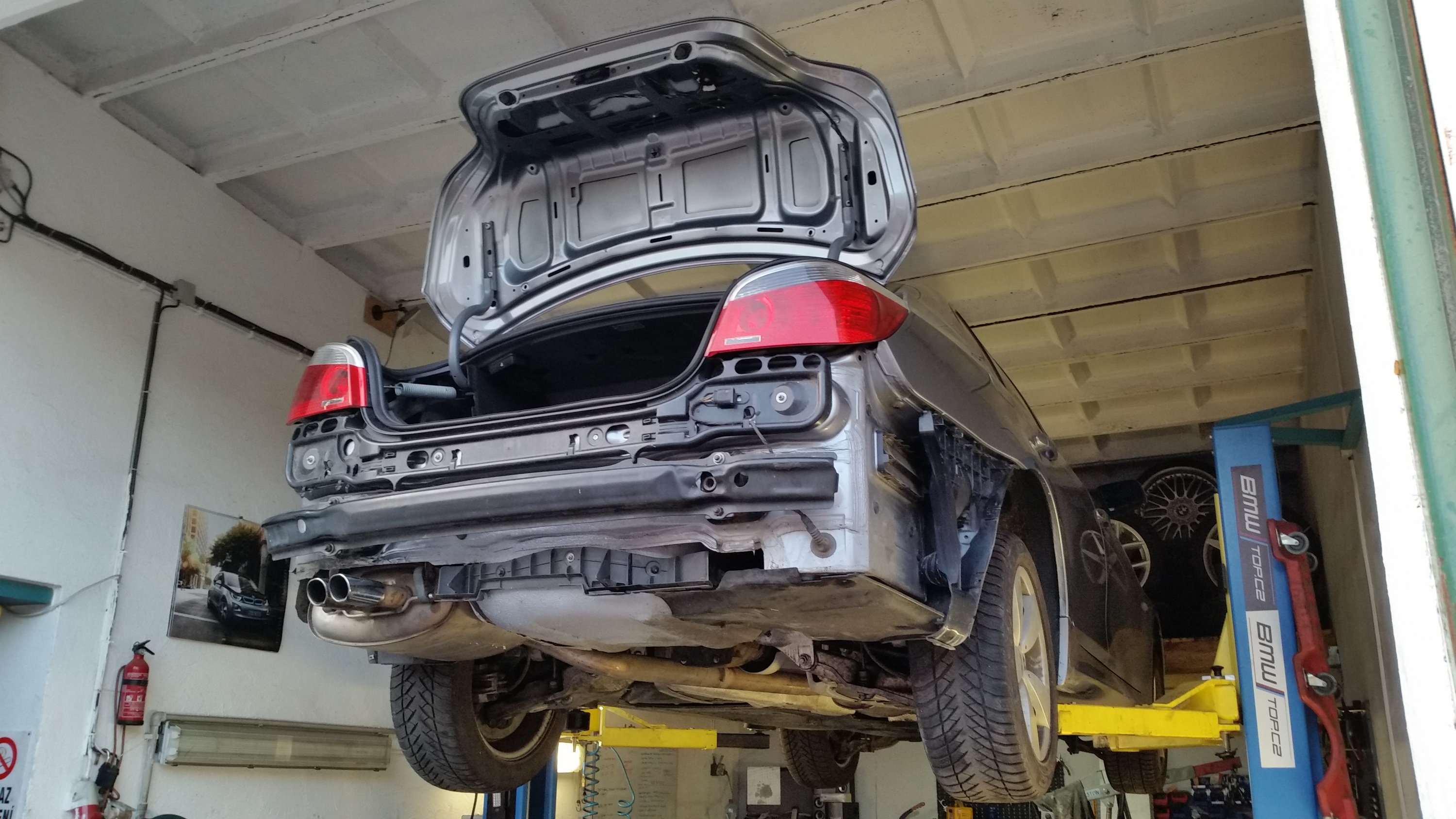 Servis BMW u parkoviště foto 1
