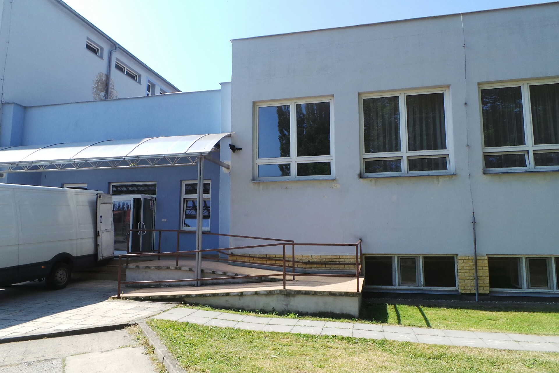 Střední škola nábytkářská a obchodní Bystřice pod Hostýnem - domov mládeže