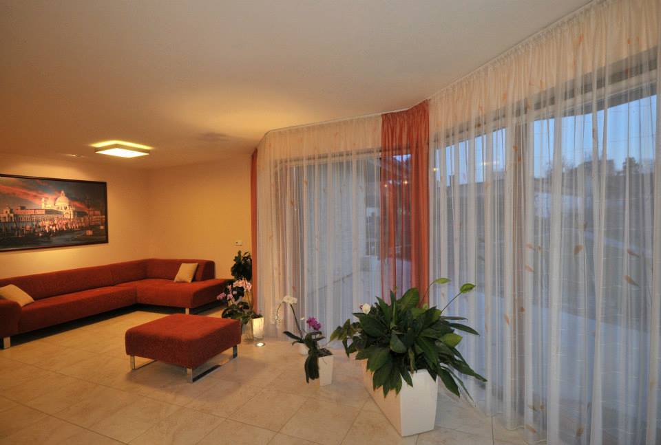 ZÁCLONOVÉ STUDIO - Lenky Stejskalové foto 2