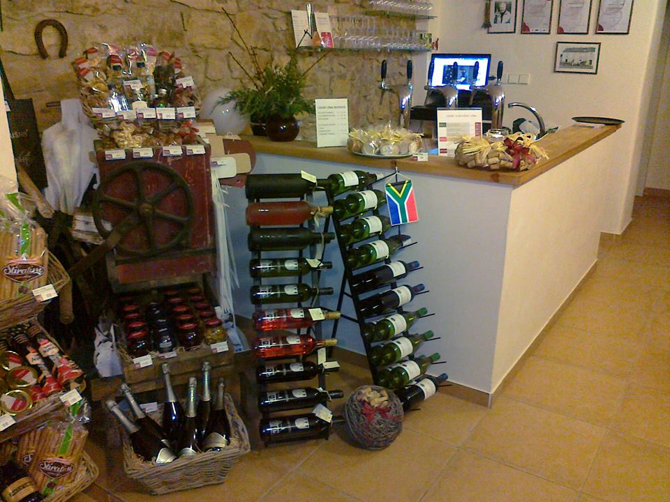 Vinotéka Tetín - Víno Hruška foto 4