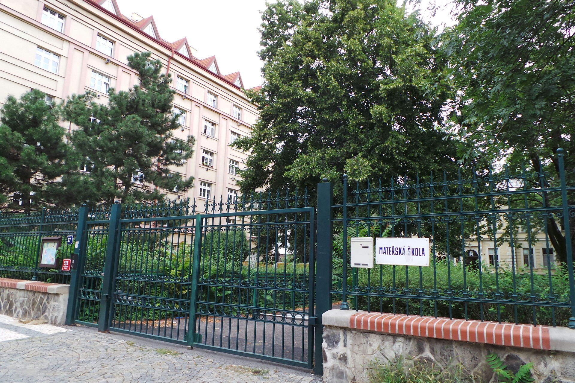 ZŠ a MŠ Tusarova, Praha 7