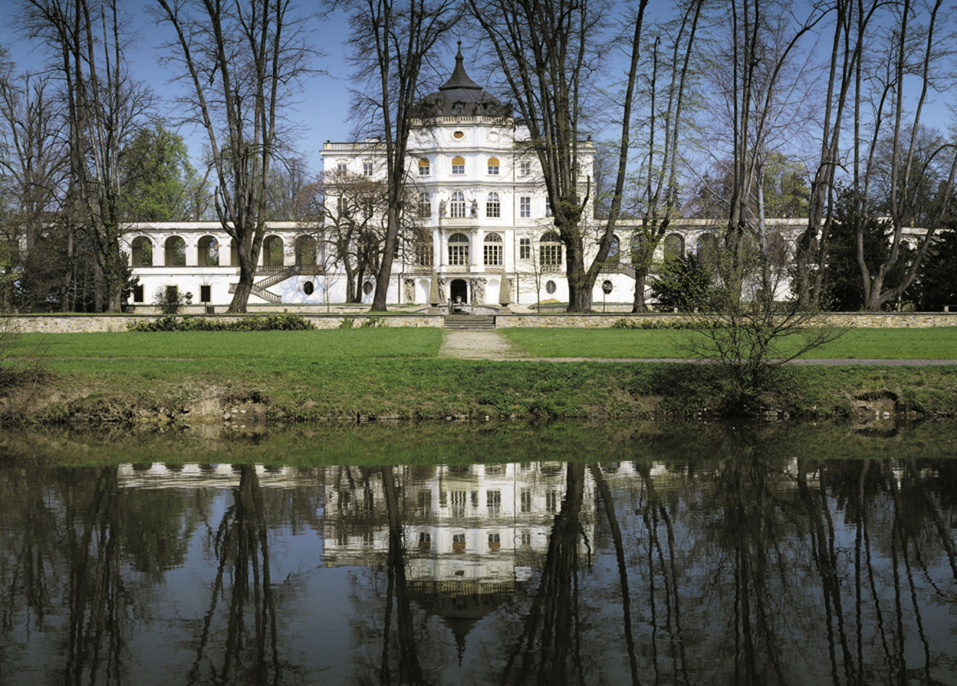 Státní zámek Ploskovice foto 2