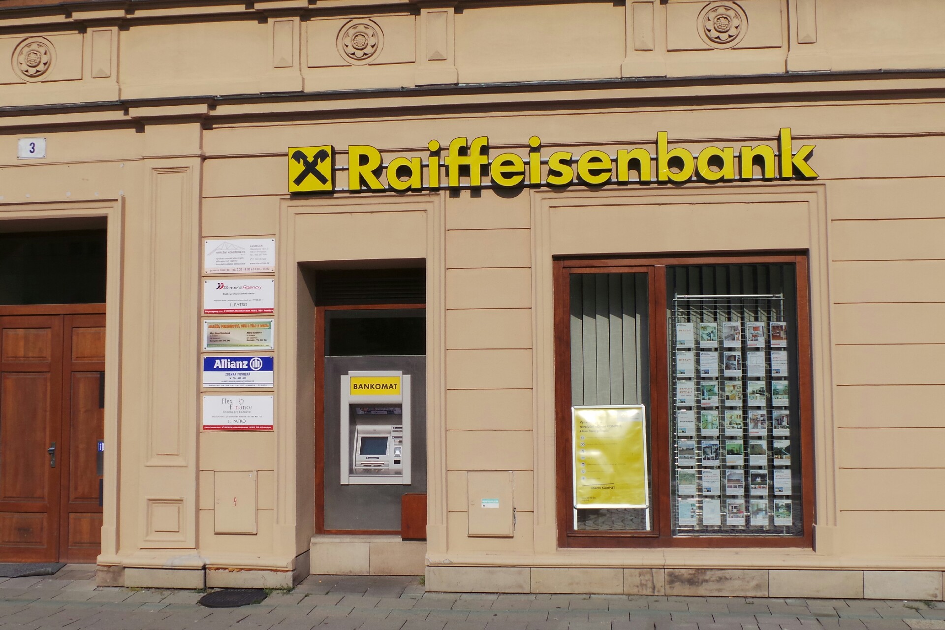 Raiffeisenbank - bankomat foto 2