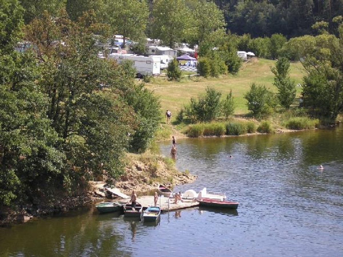 Půjčovna lodiček kemp Cholín