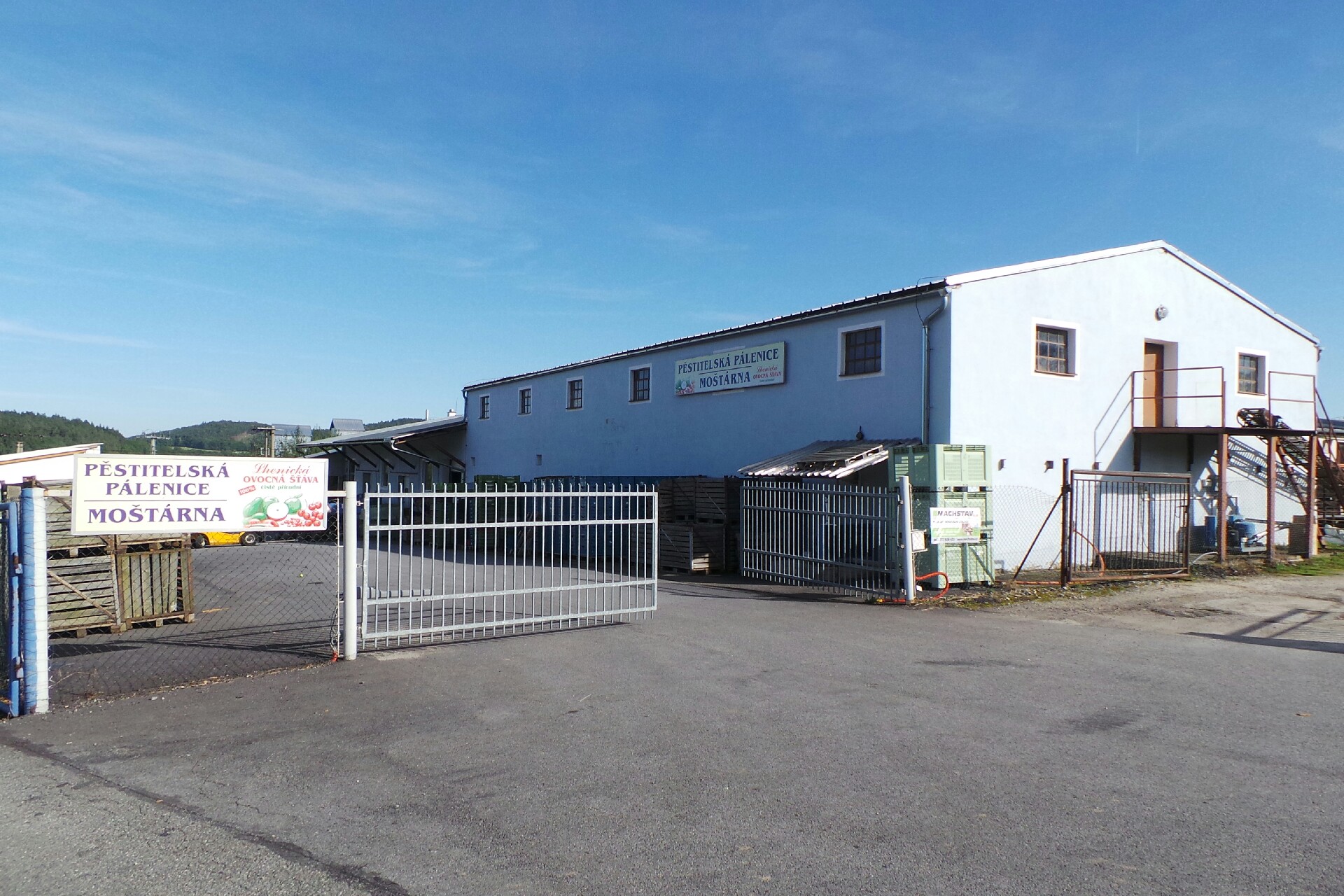 Pěstitelská pálenice a moštárna Lhenice