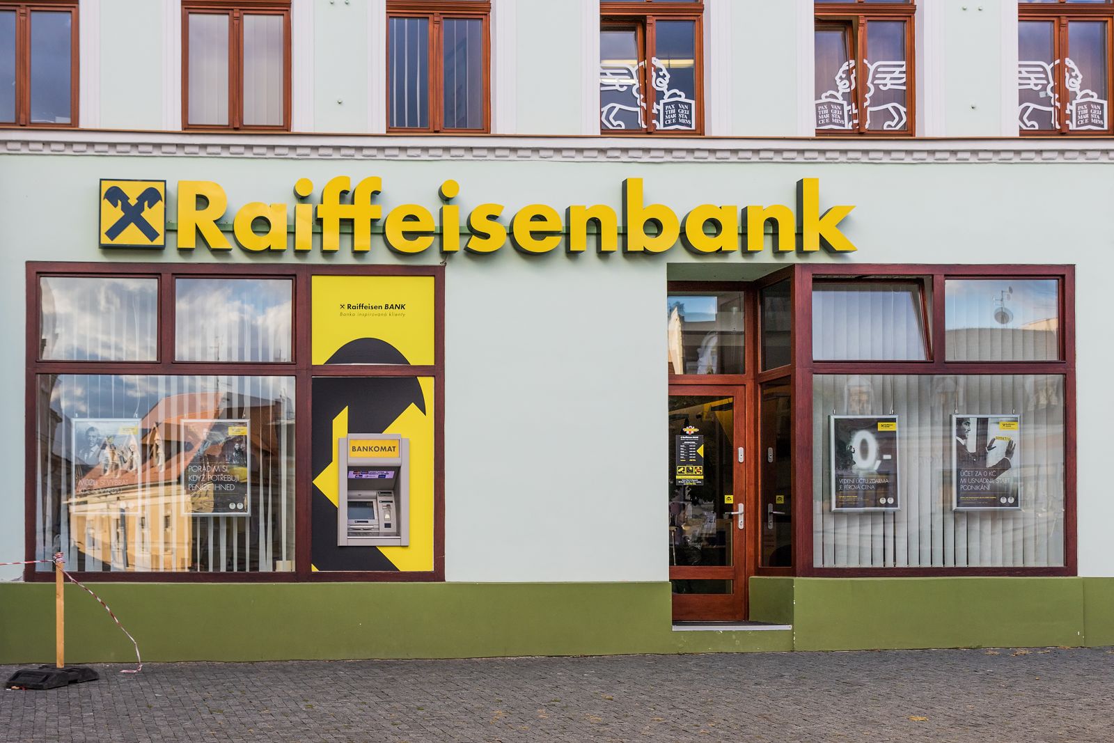 Raiffeisenbank - bankomat foto 2