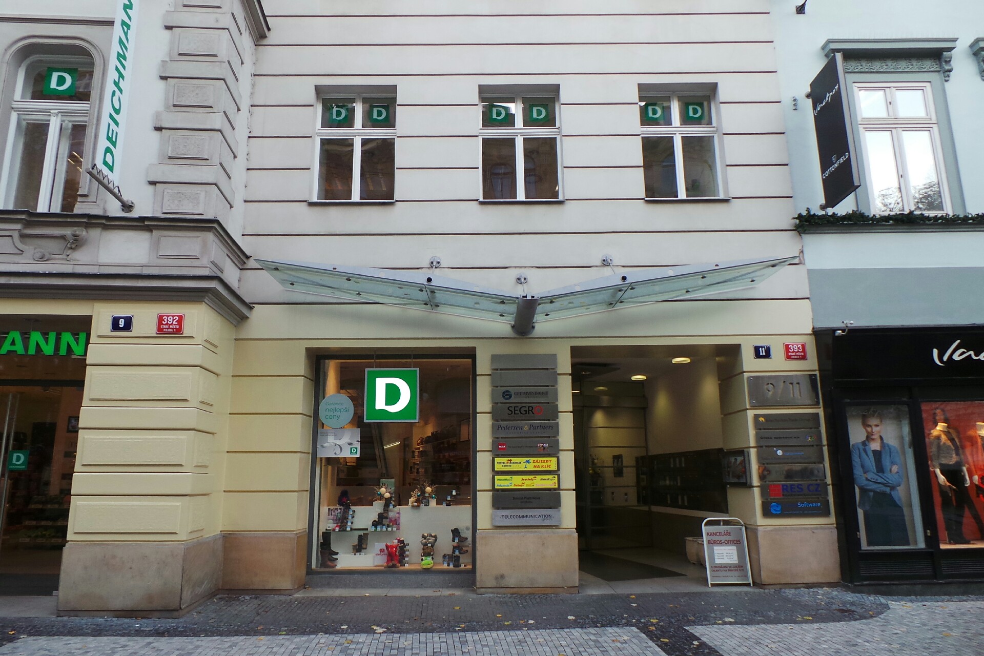 Simona Samuelson  - advokátka