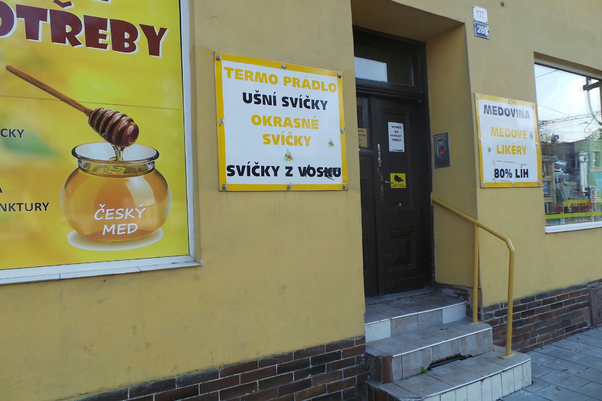 APIS - Včelařské družstvo, Dům včelařů