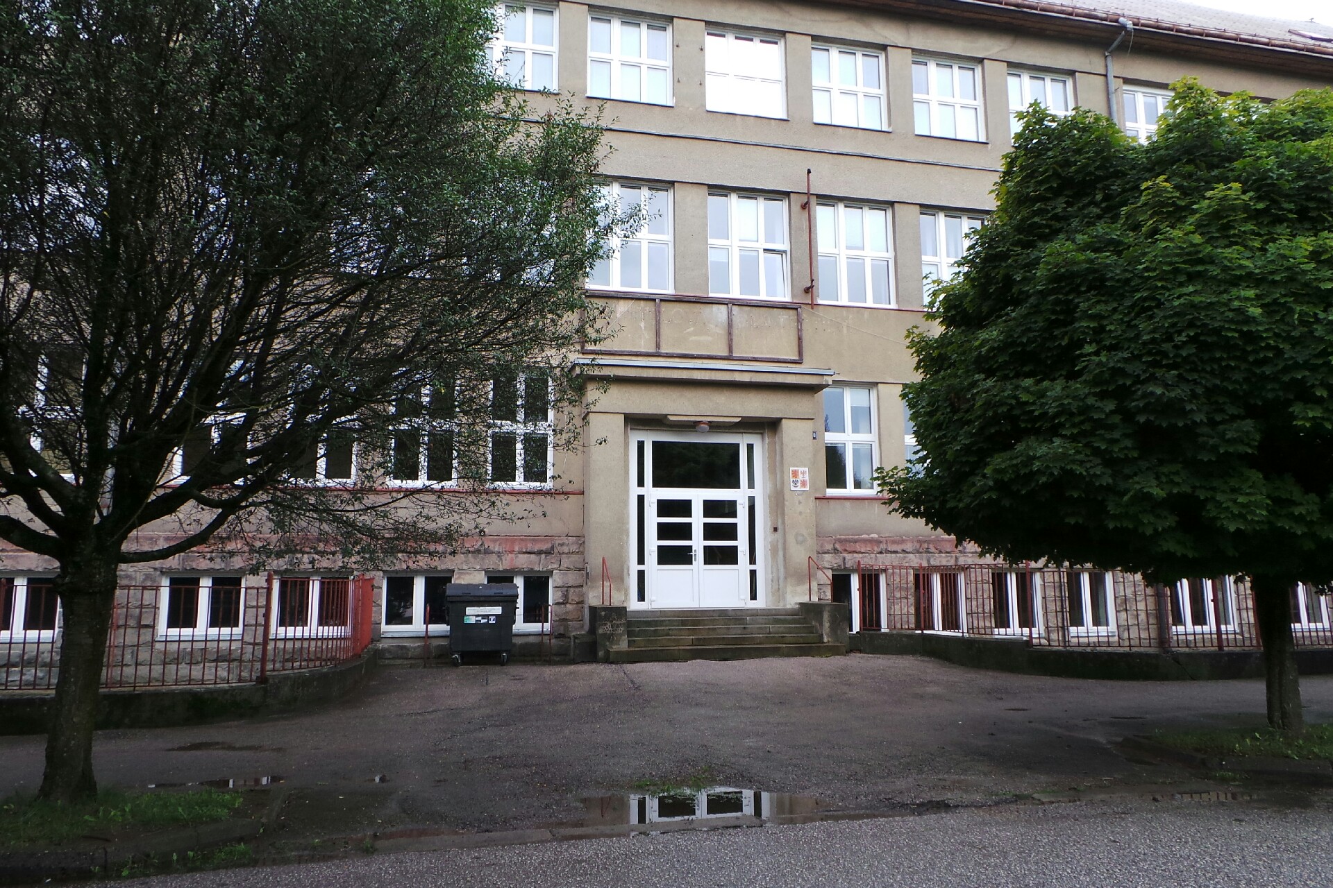 Gymnázium, SOŠ a SZŠ, Jilemnice