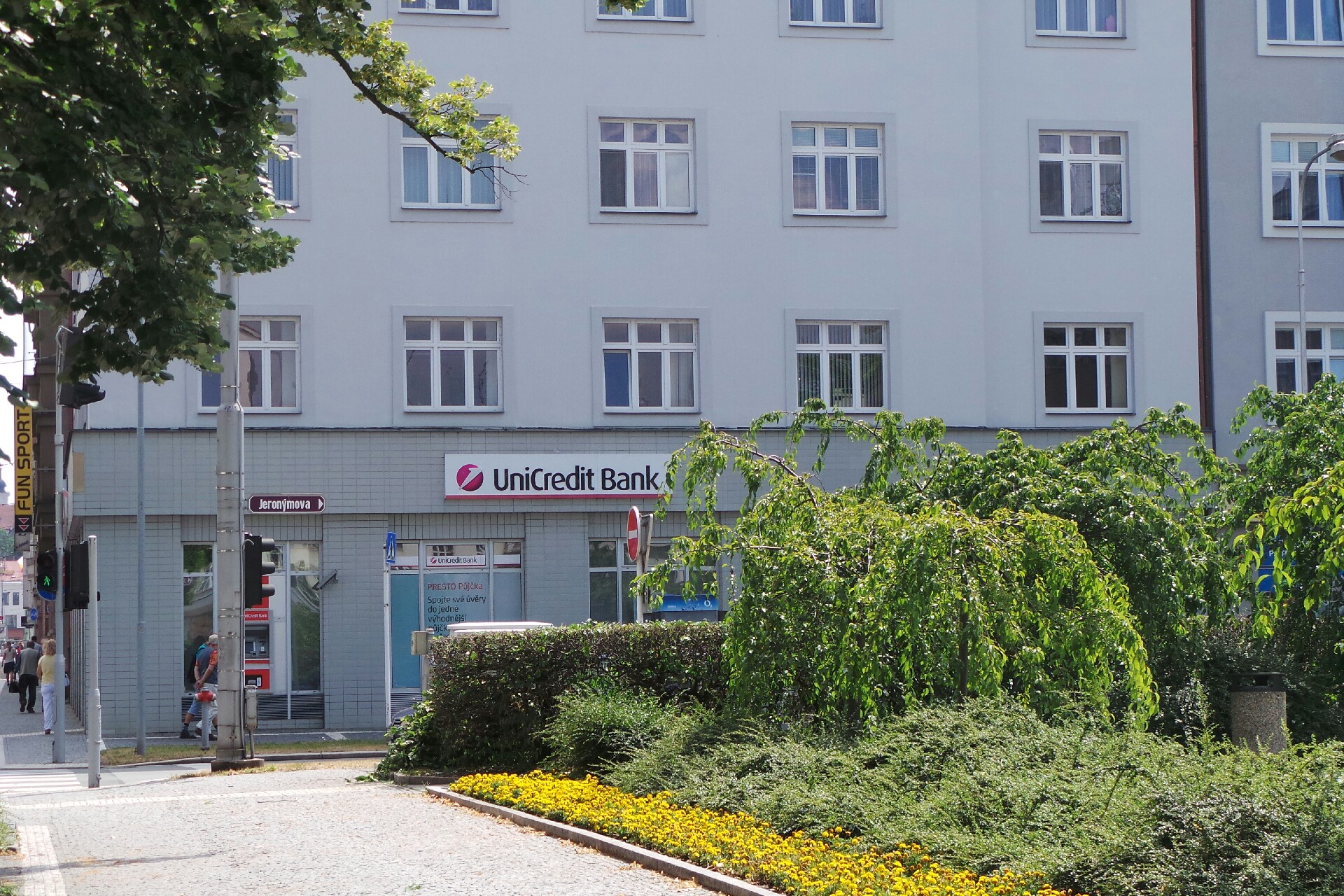 UniCredit Bank Czech Republic and Slovakia, a.s. foto 2