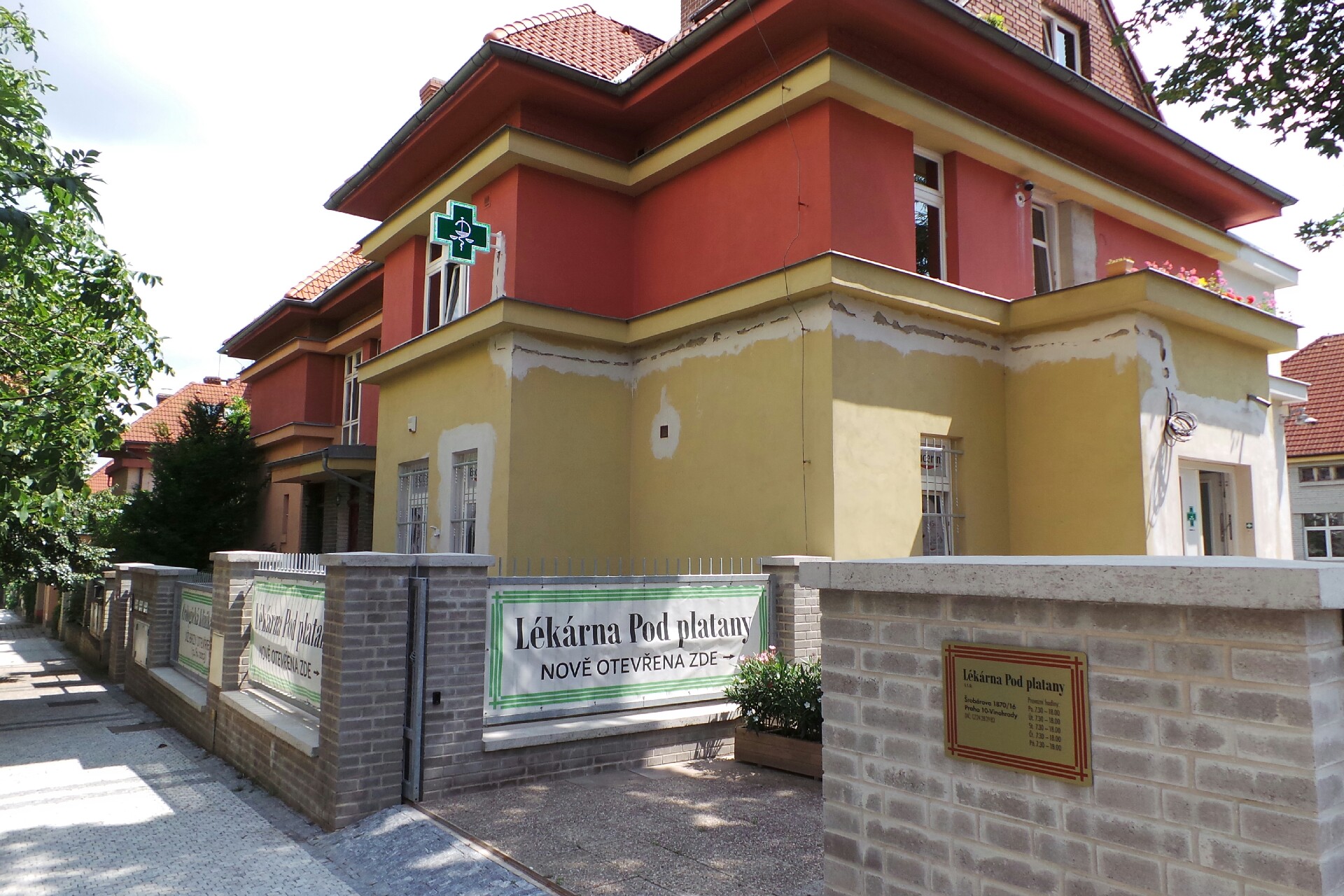 Lékárna Pod platany foto 1