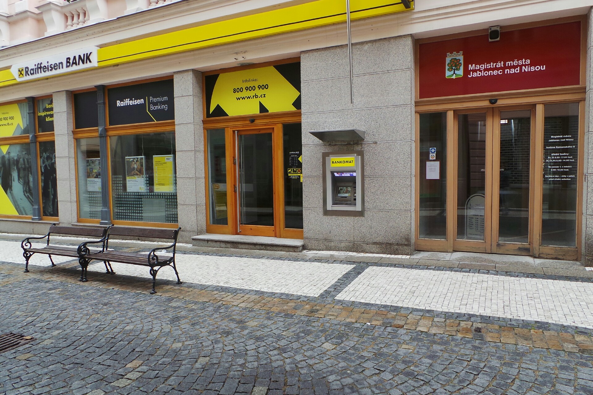 Raiffeisenbank - bankomat foto 1